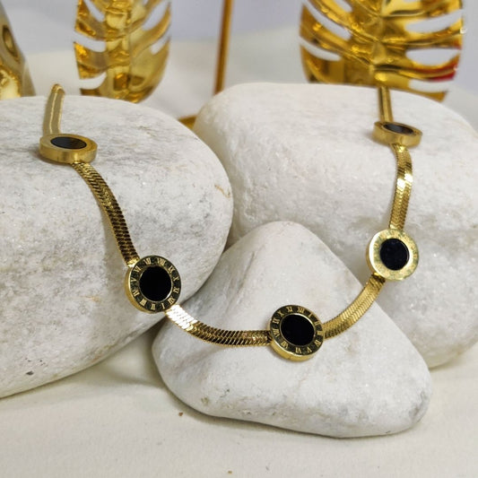 Noir Circle Necklace