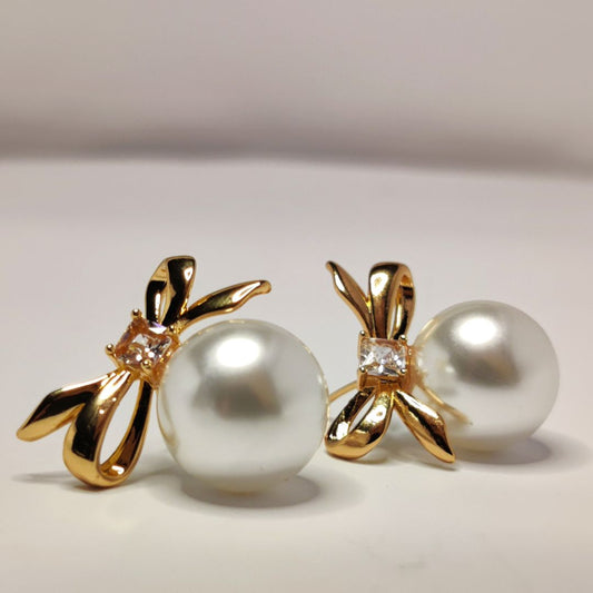 Pearl Whisper Earing